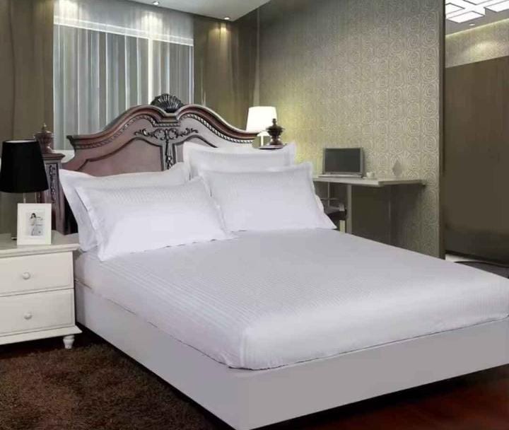 6 pcs 6*7 Bedding Set Fitted White Cotton Bedsheets with 1 pc fitted bedsheet  1 pc flat bedsheet 4 pillow cases