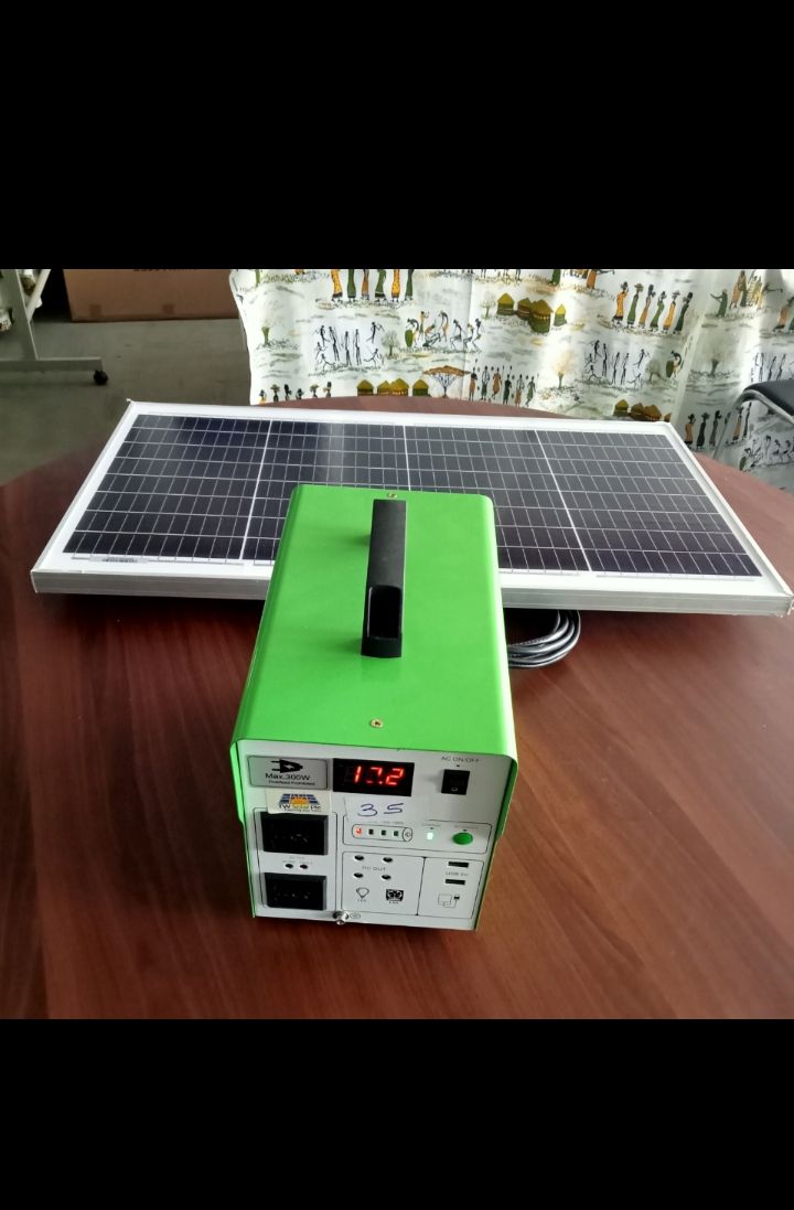 Portable Solar Power Kit with 300W Output & Solar Panel – Compact Green Energy Solution 🌿⚡