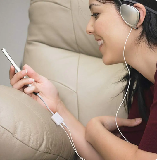 1PC Lightning Audio OTG Adapter For iPhone 14 13 12 11 Pro Max Aux Jack Headphone 3.5 mm To Headphone Charger Splitter Converter