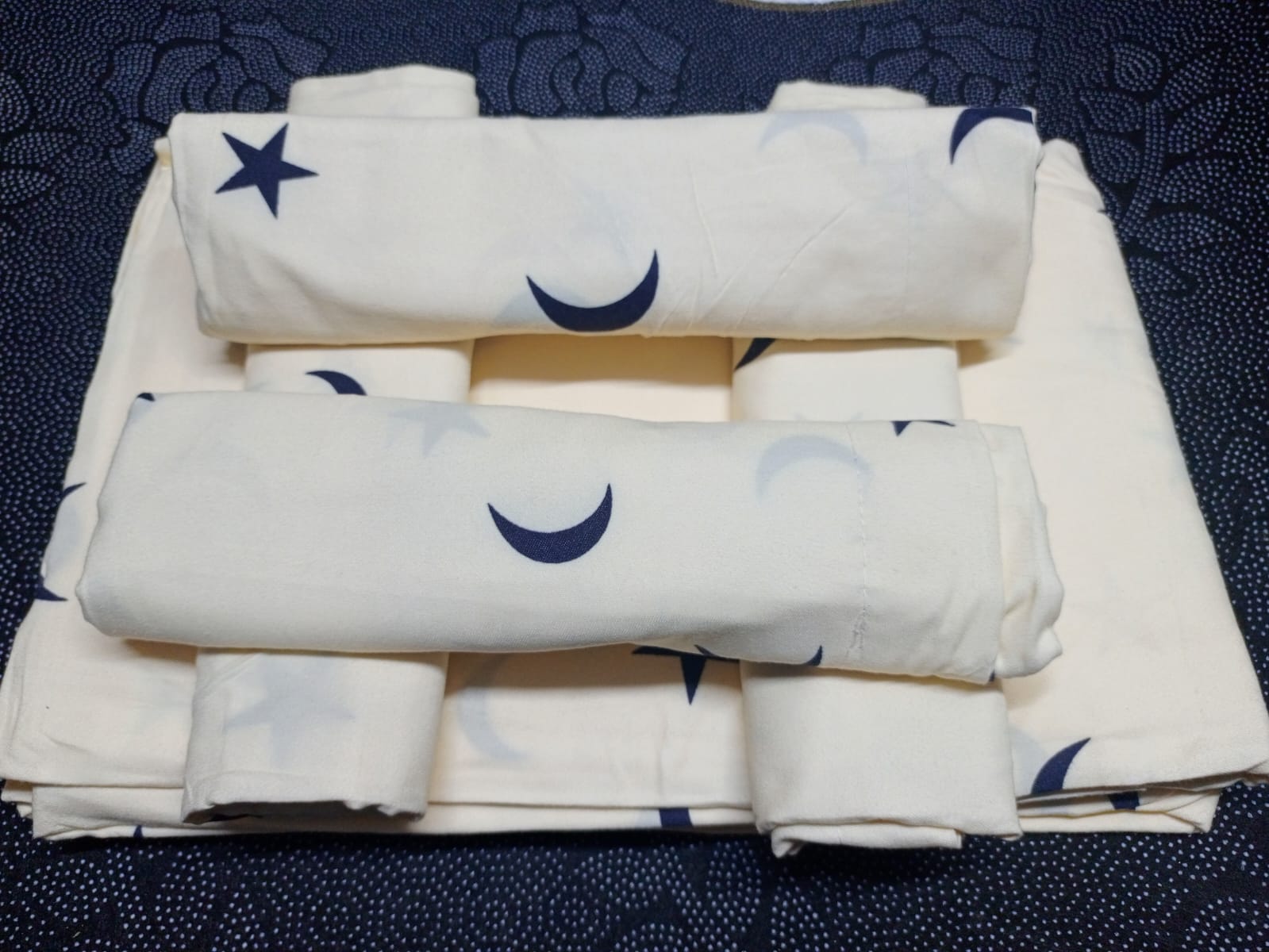 6pc set  bedsheets 6*7 (2 Bed sheets, 4 pillow cases)