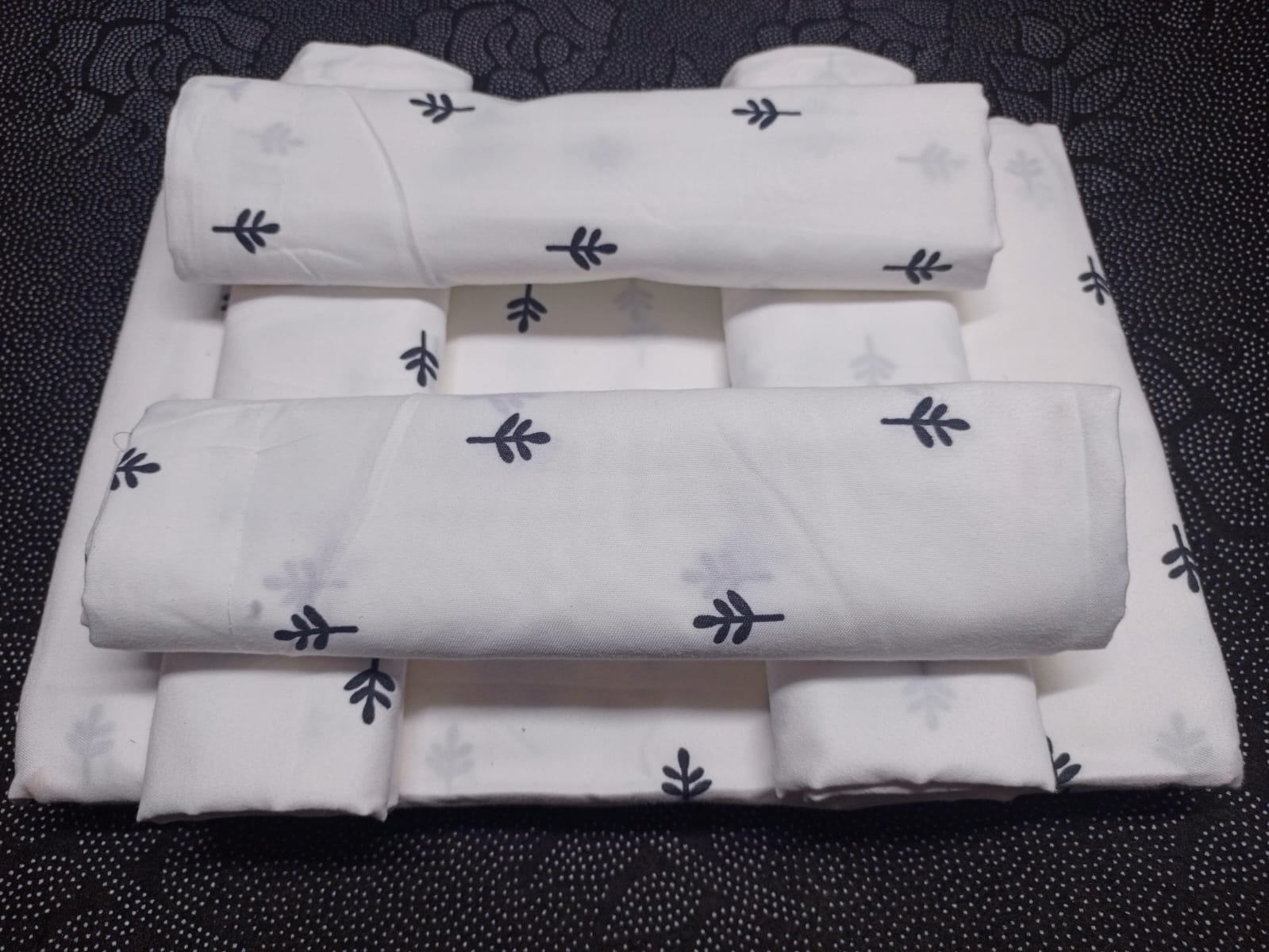 6pc set  bedsheets 6*7 (2 Bed sheets, 4 pillow cases)