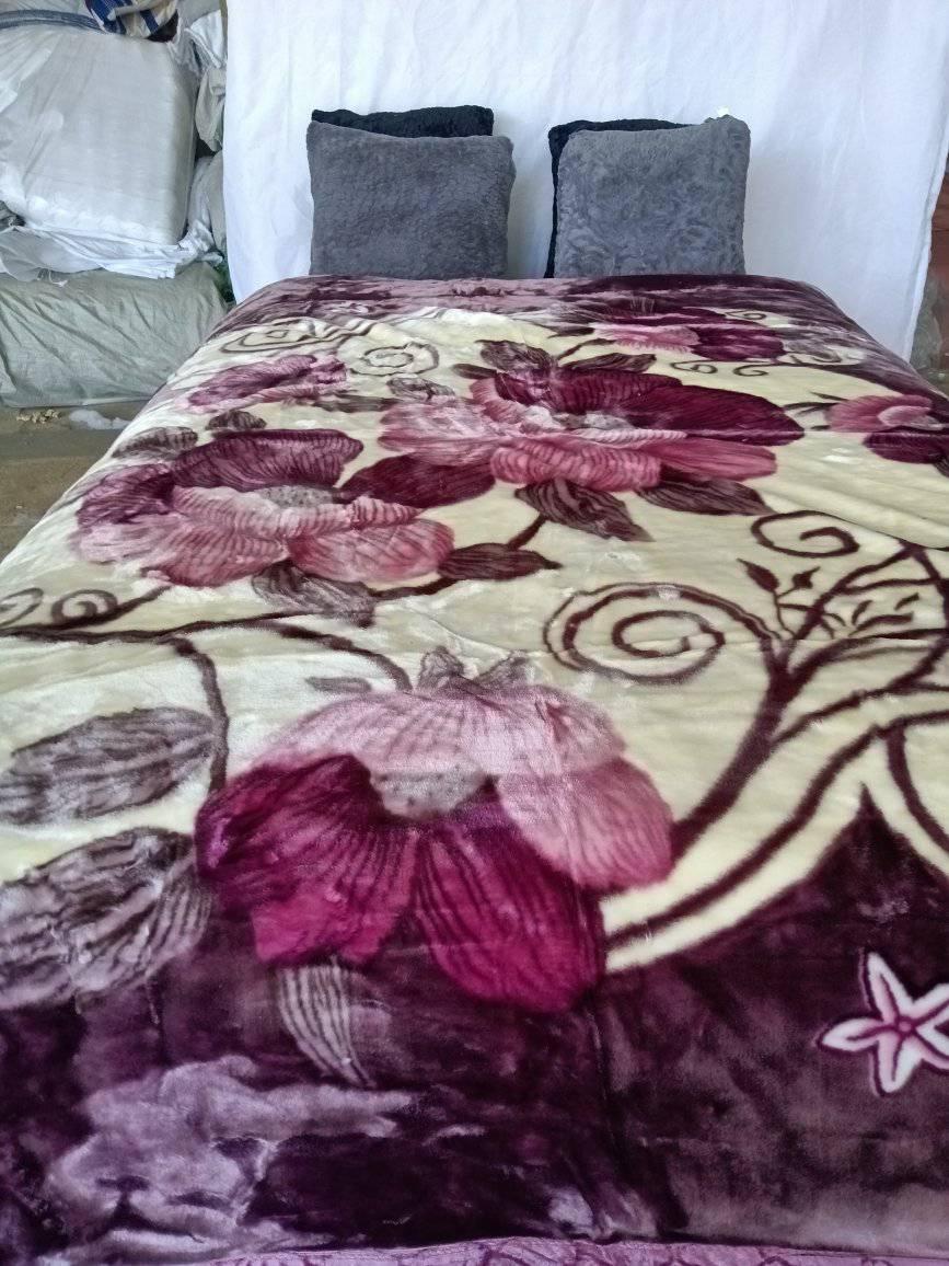 Soft Single ply Velvet Blanket Stylish soft blanket Warm and heavy blanket Large and spacious Classic Fade resistant Quality