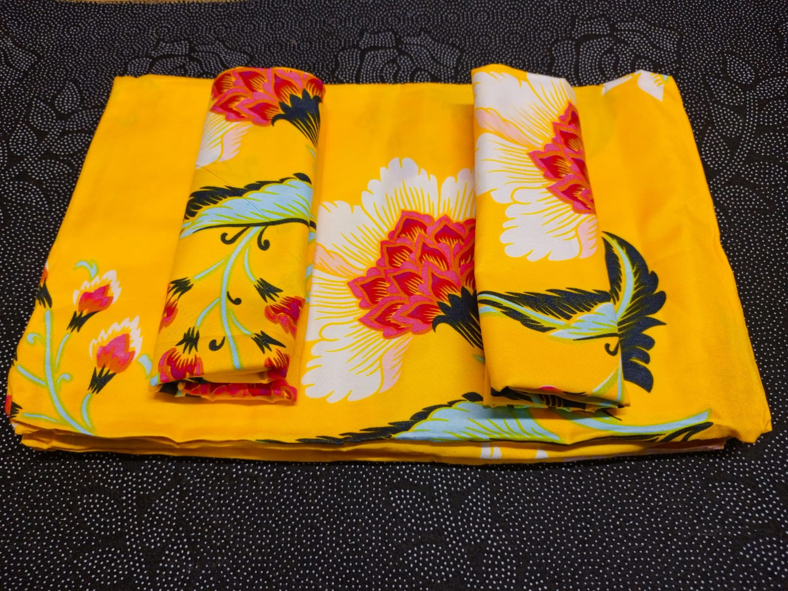 4pc 5*6  Fashion bedsheet a set of 2bedsheets, and 2 pillow cases
