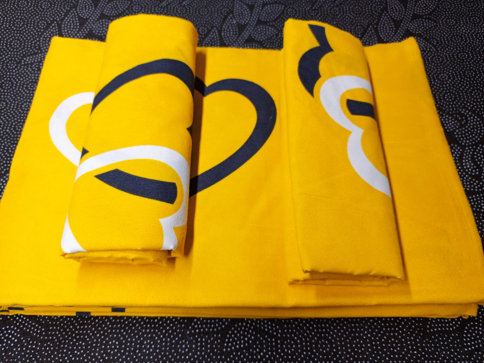 6x6 Fashion Bedsheet Set 4 Pcs (2 Bedsheets & 2 Pillowcases)