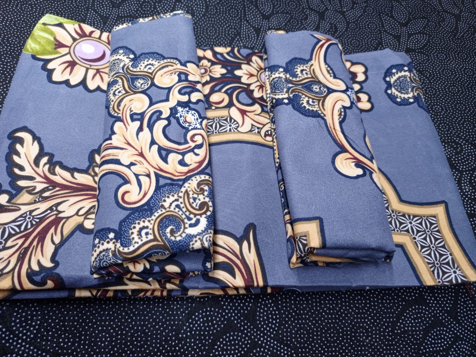 6x6 Fashion Bedsheet Set 4 Pcs (2 Bedsheets & 2 Pillowcases)