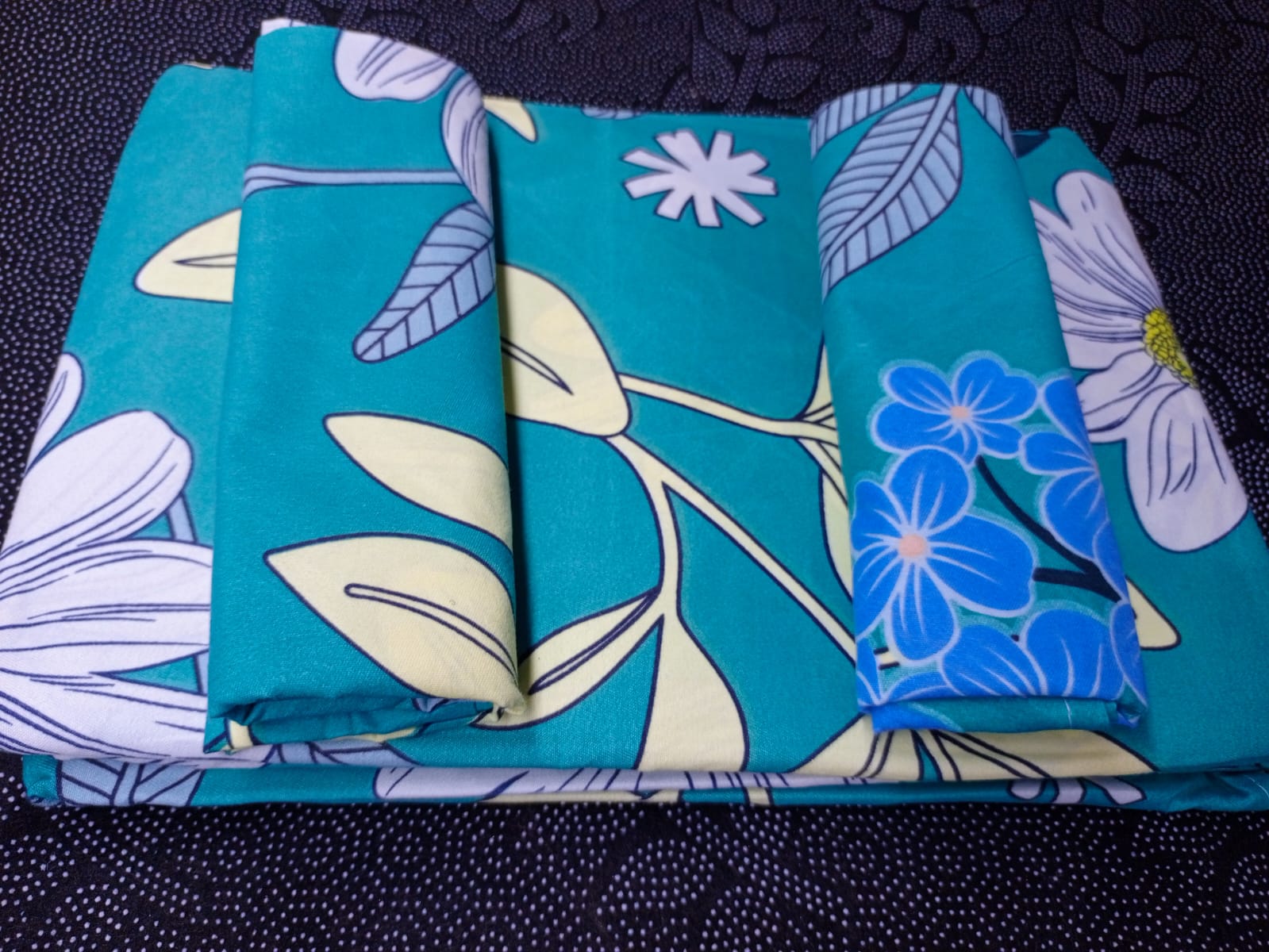 6x6 Fashion Bedsheet Set 4 Pcs (2 Bedsheets & 2 Pillowcases)