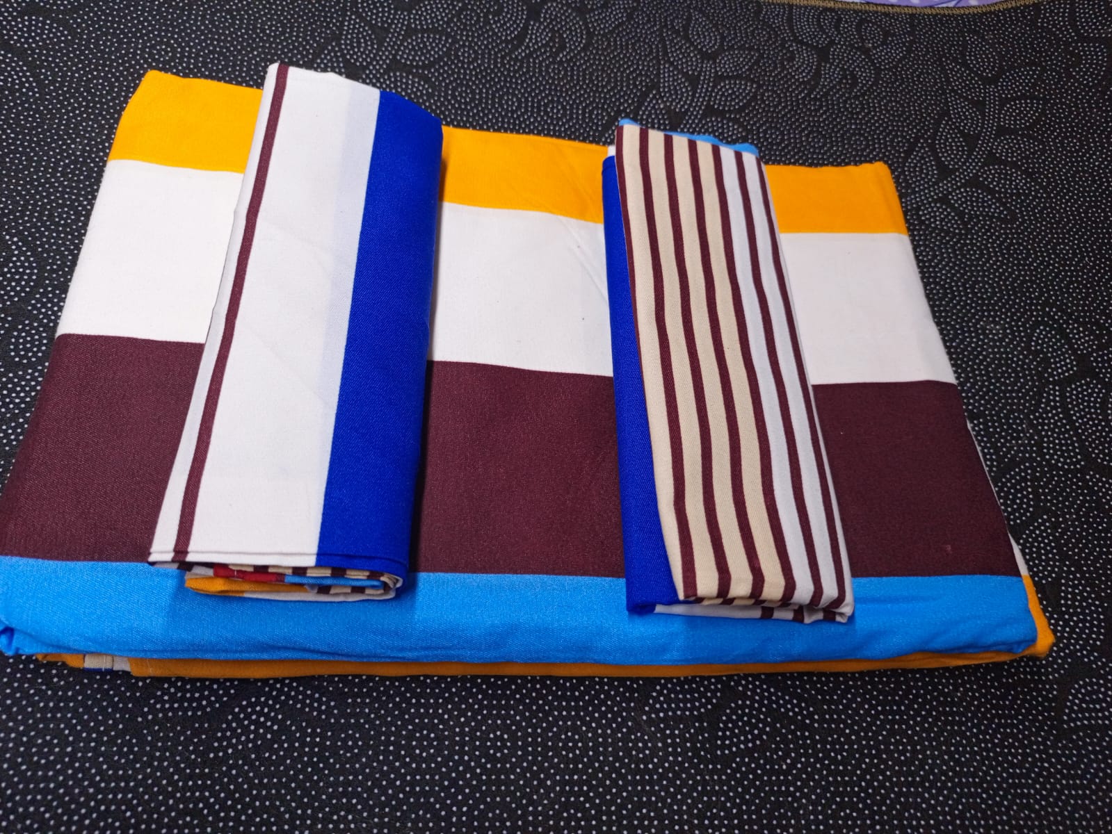 6x6 Fashion Bedsheet Set 4 Pcs (2 Bedsheets & 2 Pillowcases)