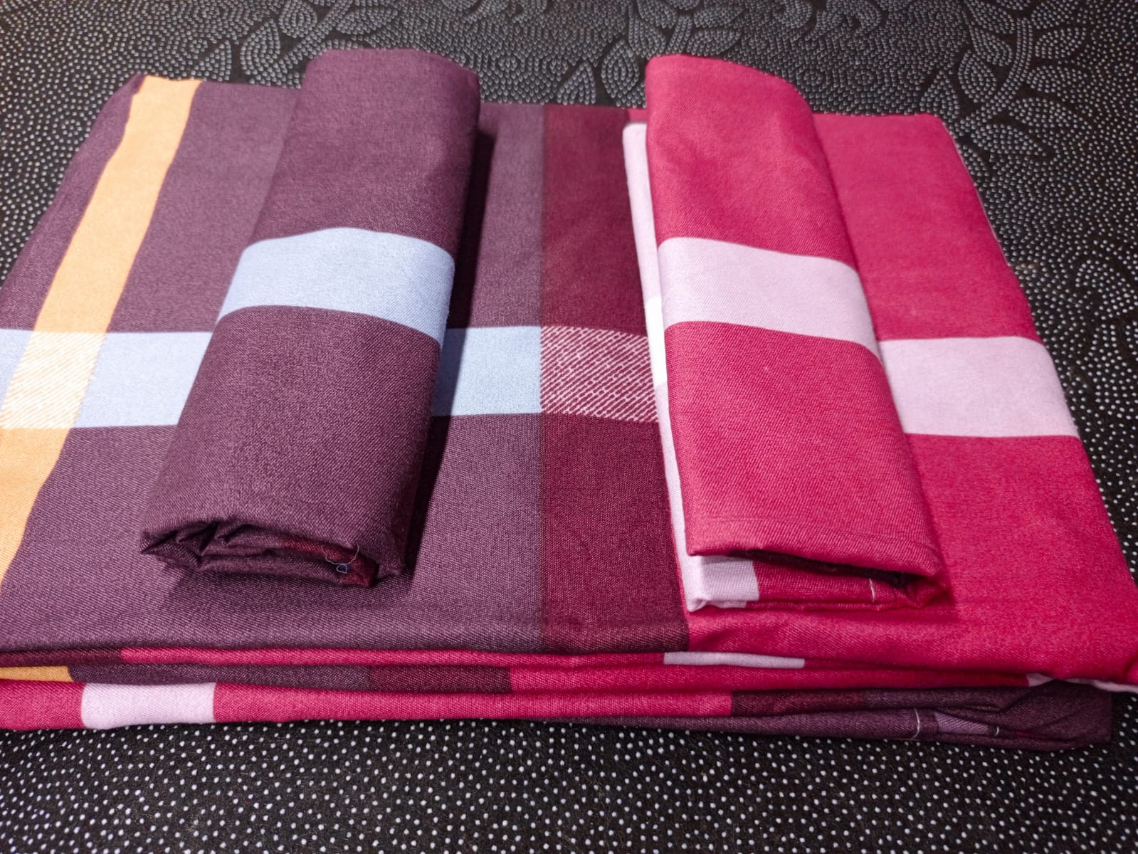 6x6 Fashion Bedsheet Set 4 Pcs (2 Bedsheets & 2 Pillowcases)