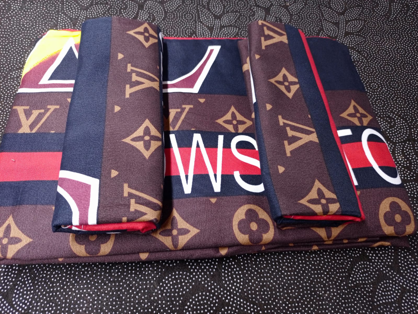 6x6 Fashion Bedsheet Set 4 Pcs (2 Bedsheets & 2 Pillowcases)