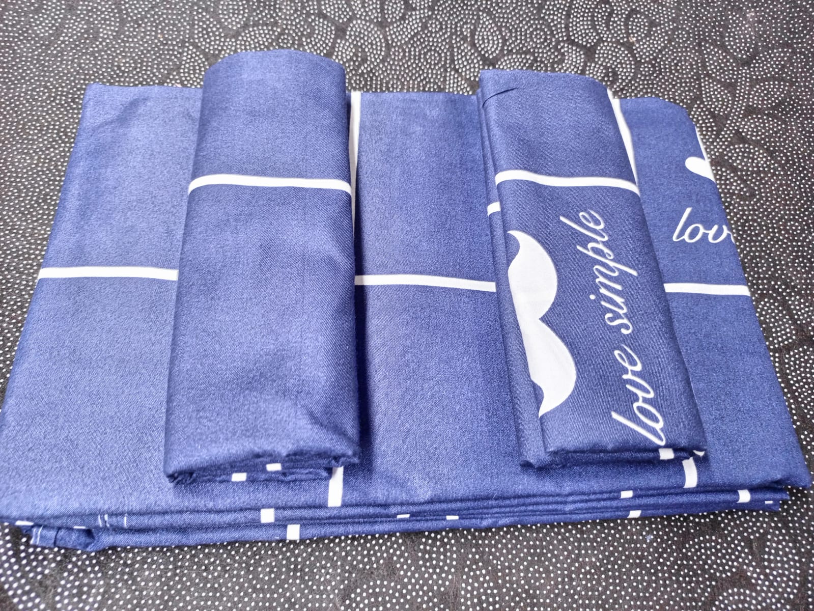 6x6 Fashion Bedsheet Set 4 Pcs (2 Bedsheets & 2 Pillowcases)