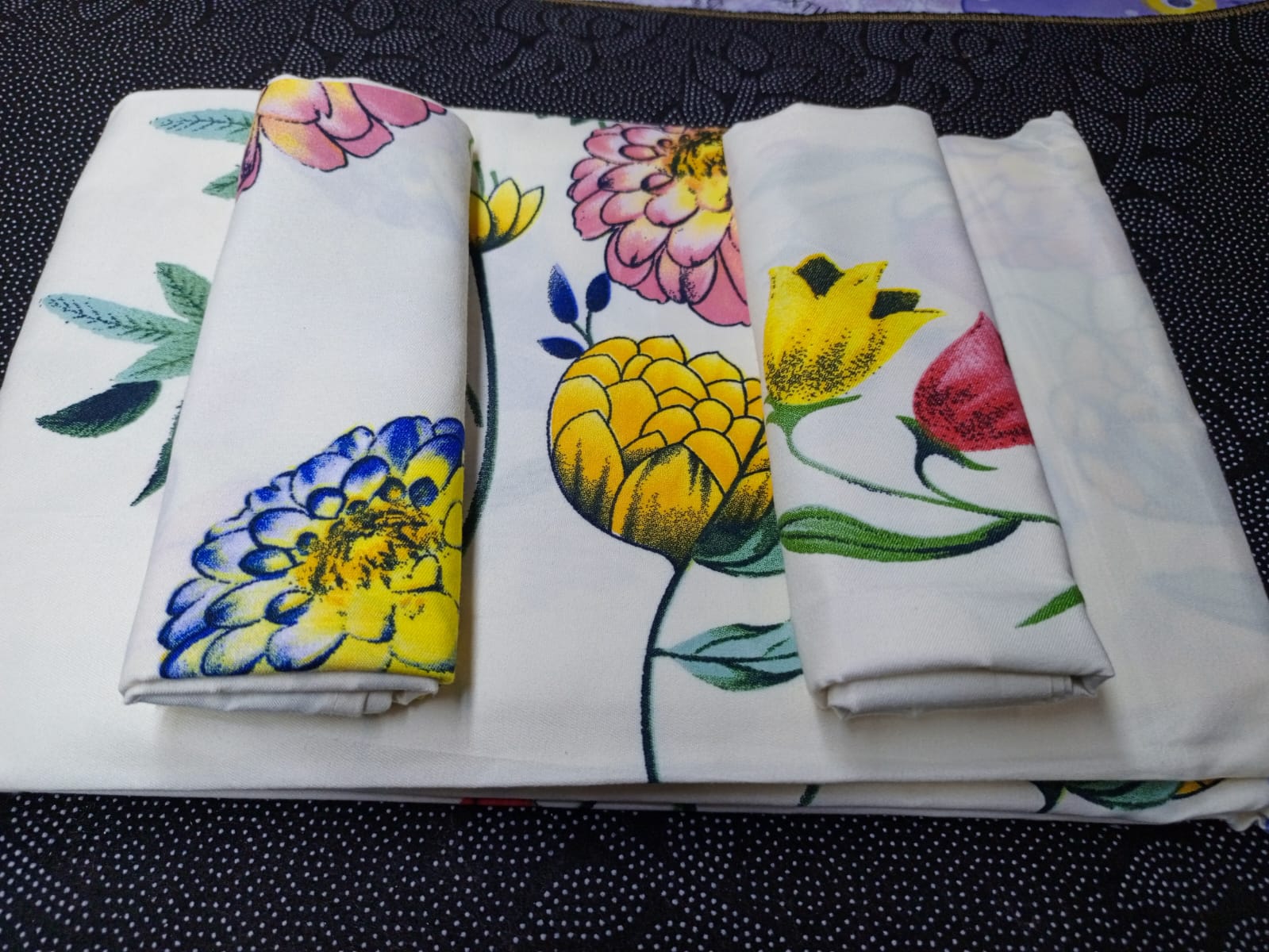 6x6 Fashion Bedsheet Set 4 Pcs (2 Bedsheets & 2 Pillowcases)