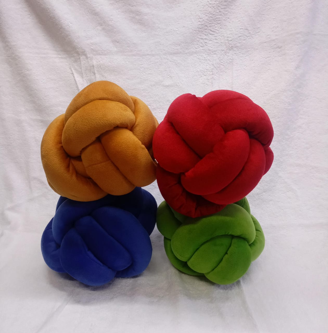 Round Knot Throw Pillow