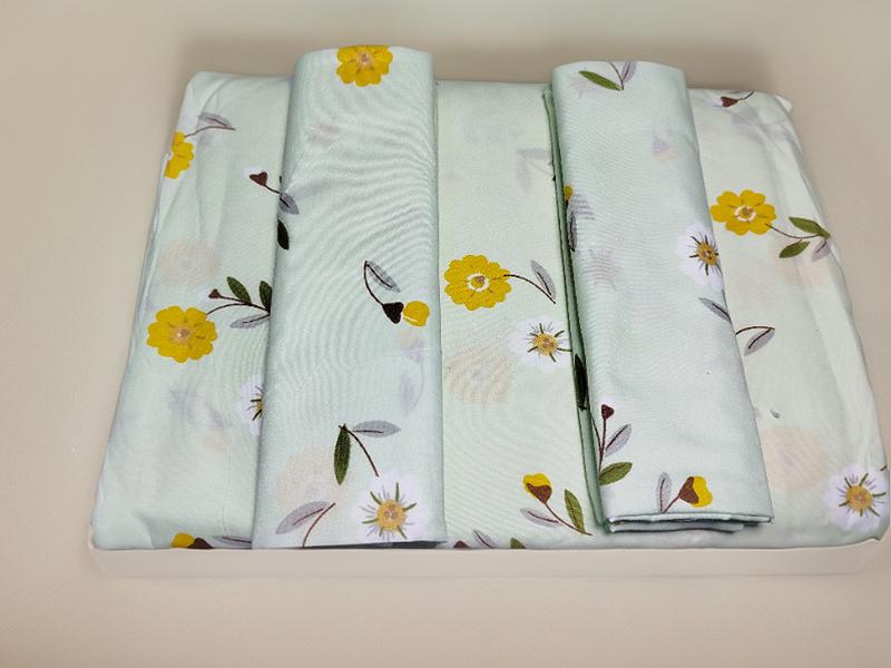 4pc 5*6 bedsheet a set of 2bedsheets, and 2 pillow cases