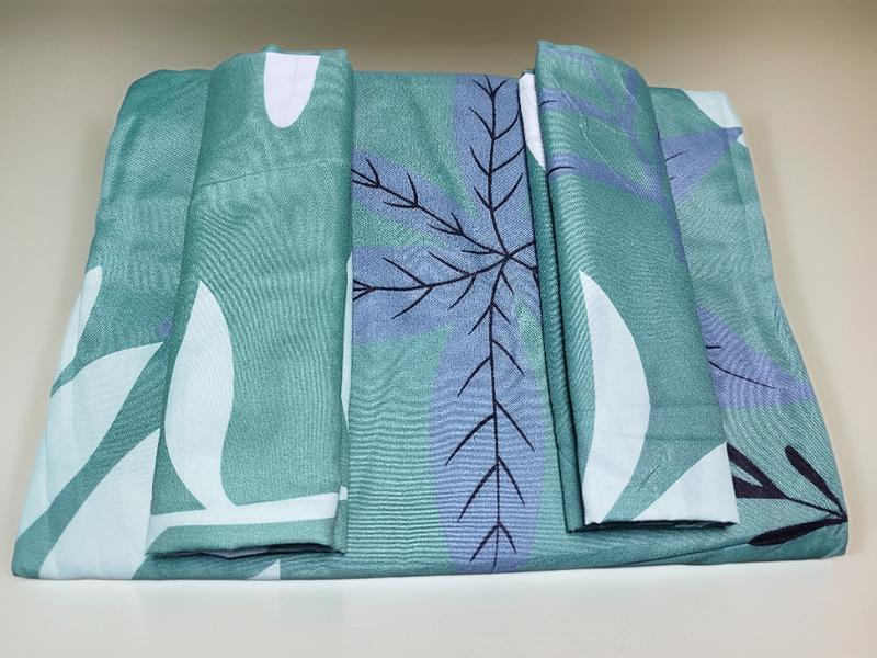 4pc 5*6 bedsheet a set of 2bedsheets, and 2 pillow cases