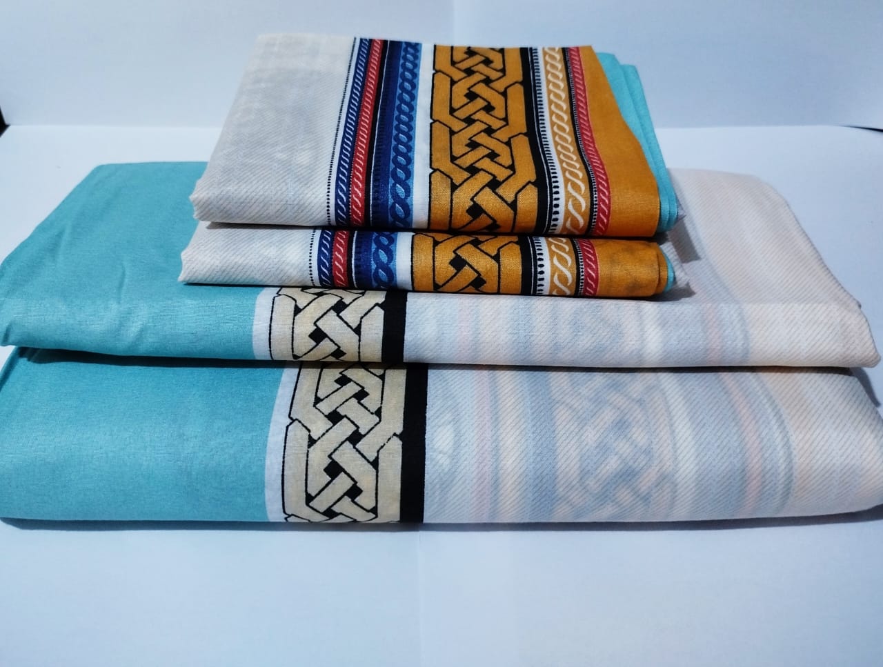 5 by 6 Super Unique Bedsheets set Of 4Pcs (2 Bedsheets & 2 Pillowcases)