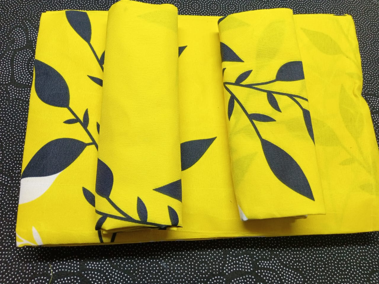 4pc 5*6 bedsheet a set of 2bedsheets, and 2 pillow cases