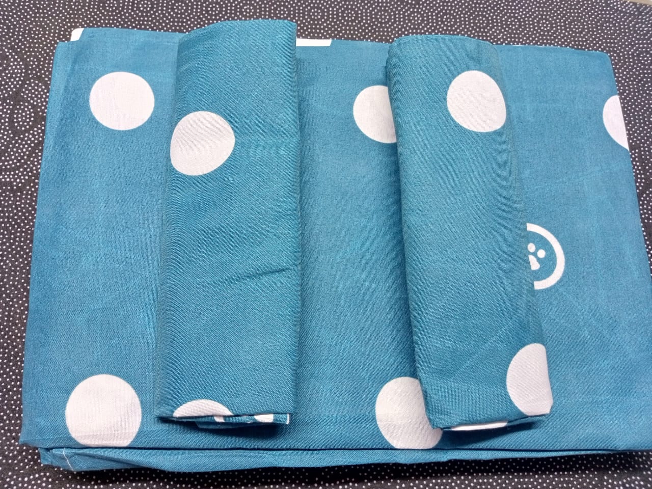 4pc 5*6 bedsheet a set of 2bedsheets, and 2 pillow cases