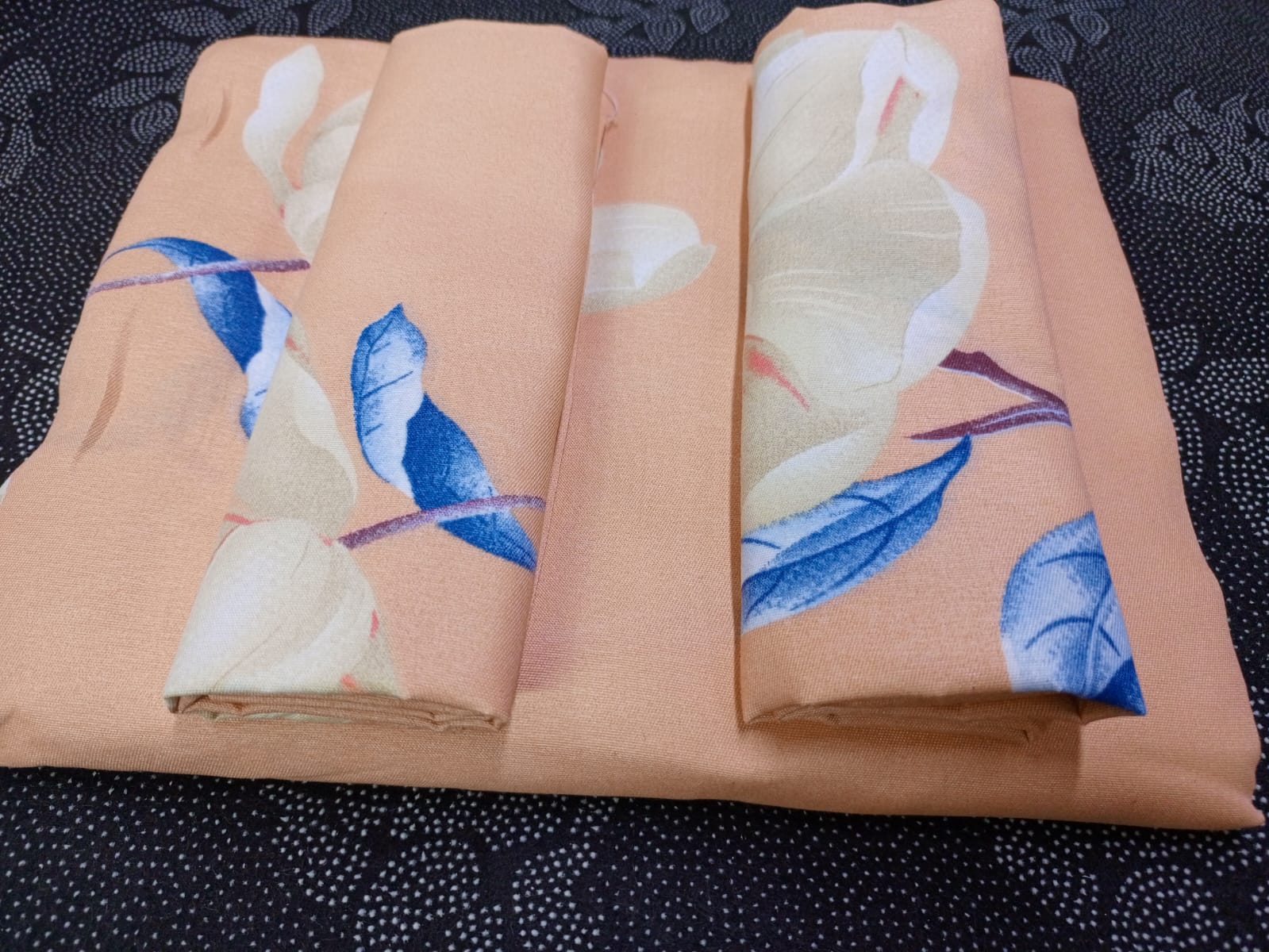 4pc 5*6 bedsheet a set of 2bedsheets, and 2 pillow cases