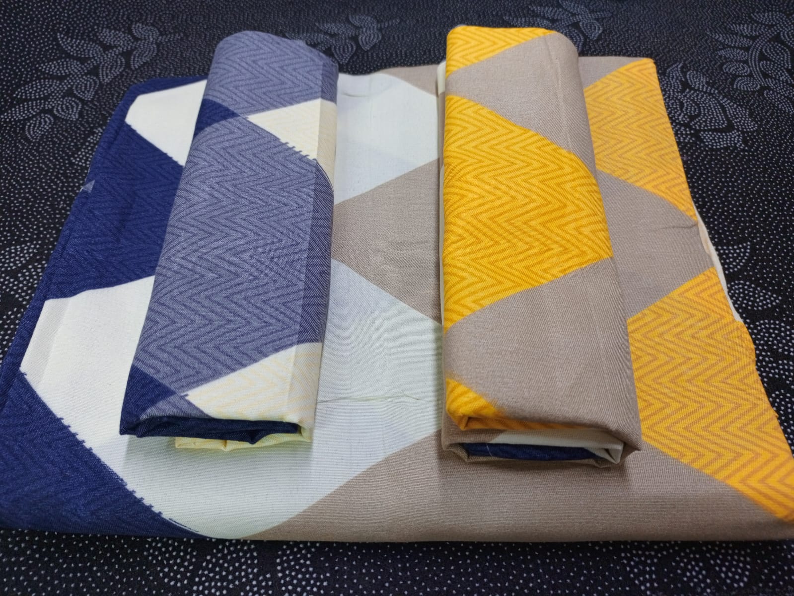 4pc 5*6 bedsheet a set of 2bedsheets, and 2 pillow cases