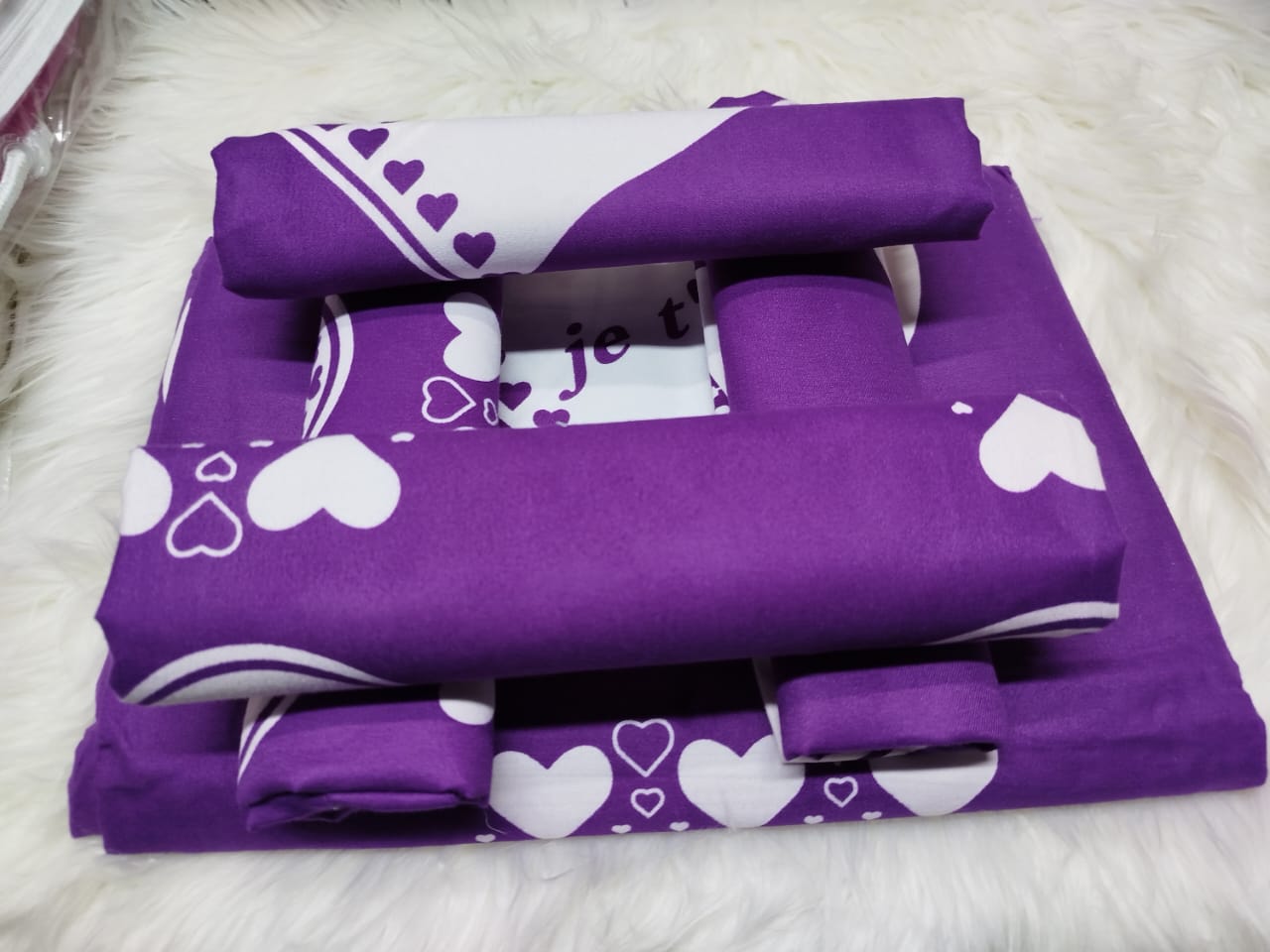 6pc set Bedsheets 6*6 (2 Bed sheets, 4 pillow cases)