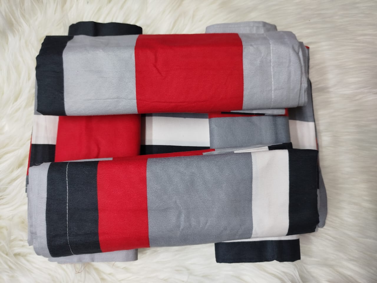 6pc set Bedsheets 6*6 (2 Bed sheets, 4 pillow cases)
