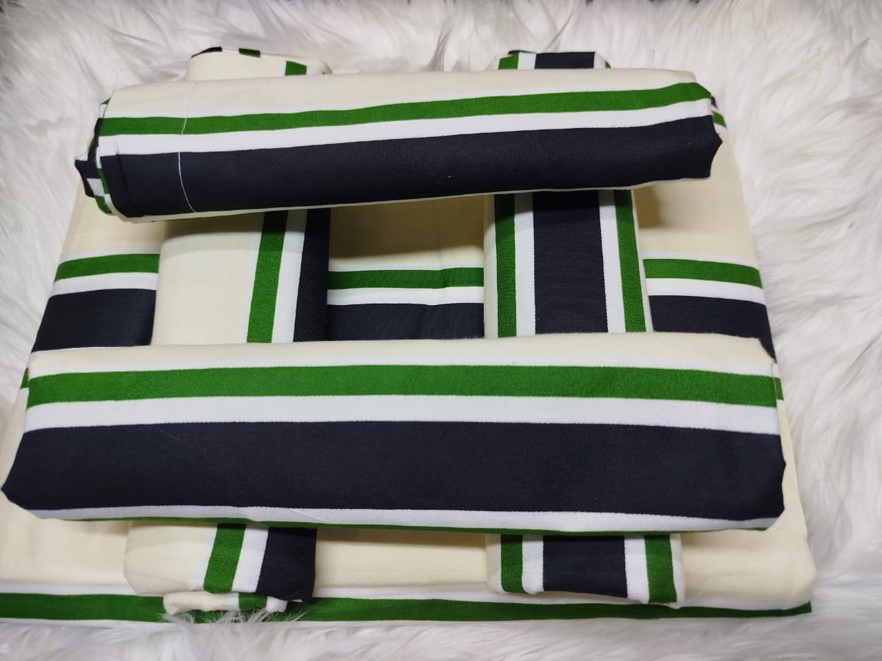 6pc set  bedsheets 6*7 (2 Bed sheets, 4 pillow cases)