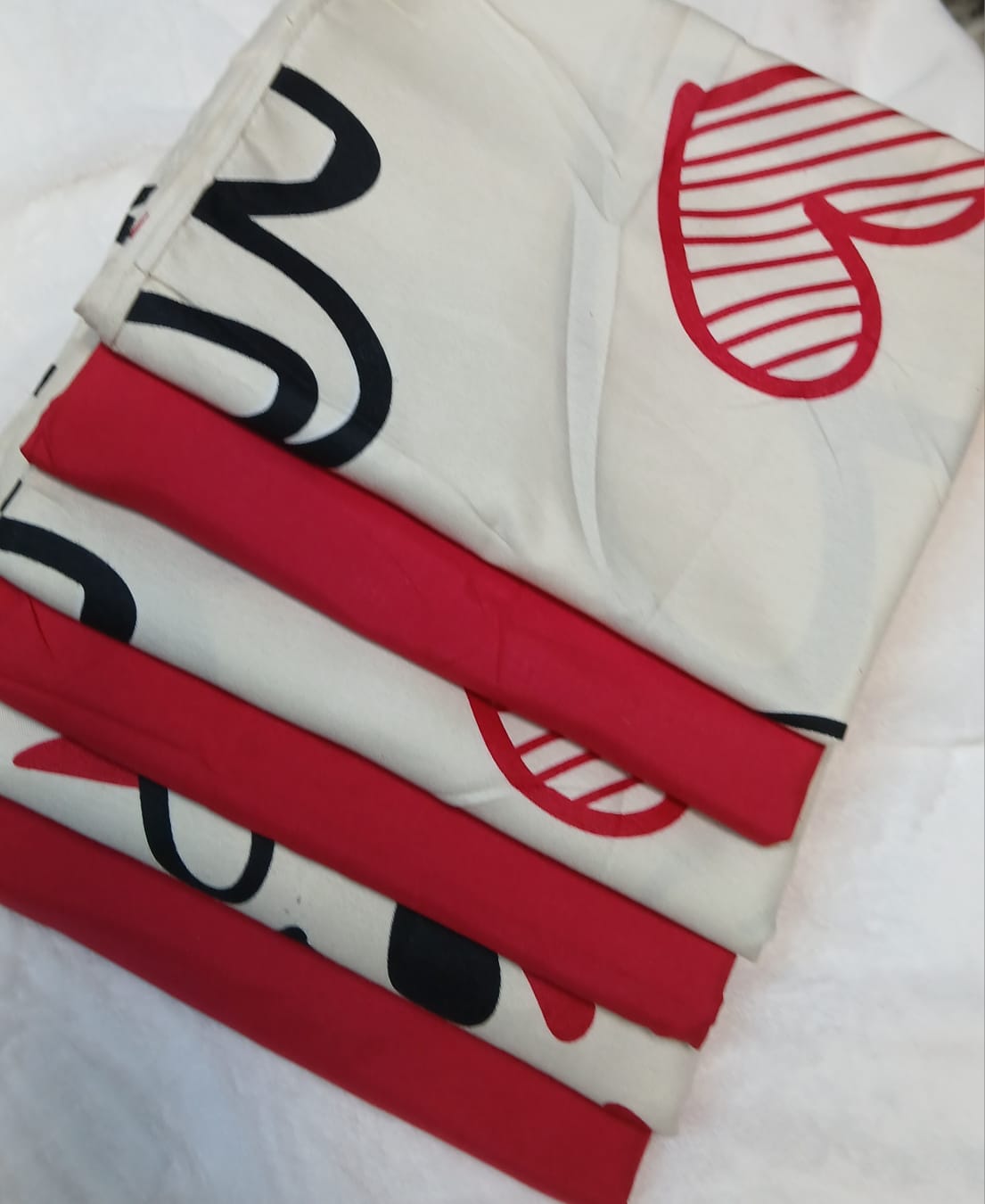 6pc set  bedsheets 6*7 (2 Bed sheets, 4 pillow cases)