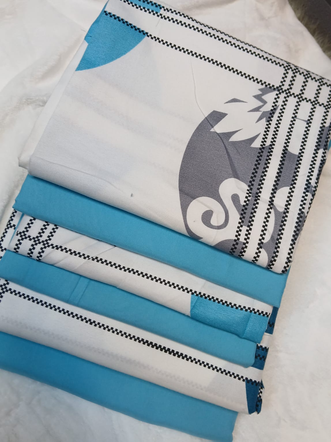 6pc set  bedsheets 6*7 (2 Bed sheets, 4 pillow cases)