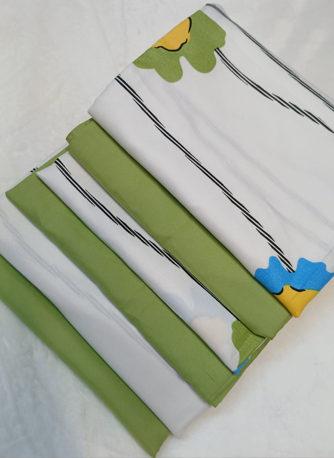 6pc set  bedsheets 6*7 (2 Bed sheets, 4 pillow cases)