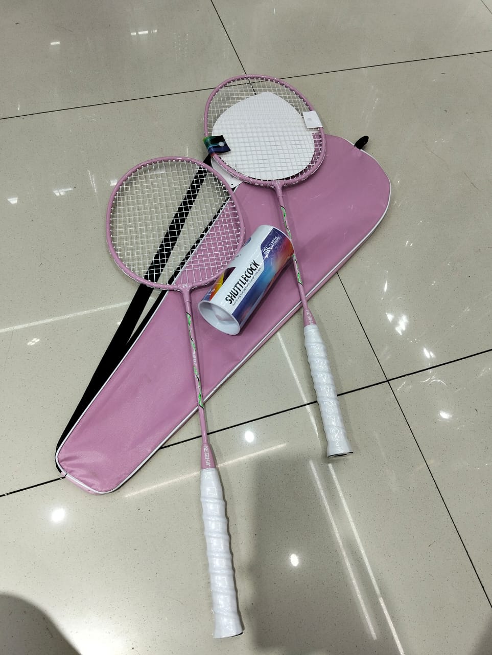 Quality Badminton racket set 2 rackets ,3 shutterlocks and free carrier bagBadminton Racquet Combo (Set of 2 Rackets & shuttlecocks )