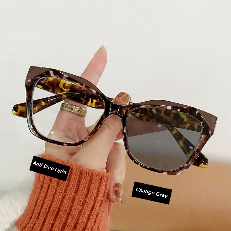 Fashion Cat Eye Glasses Ultra-light Glasses Frame Retro Photochromic Eyeglasses Anti-blue Light Eyewear Outdoor Color-changing