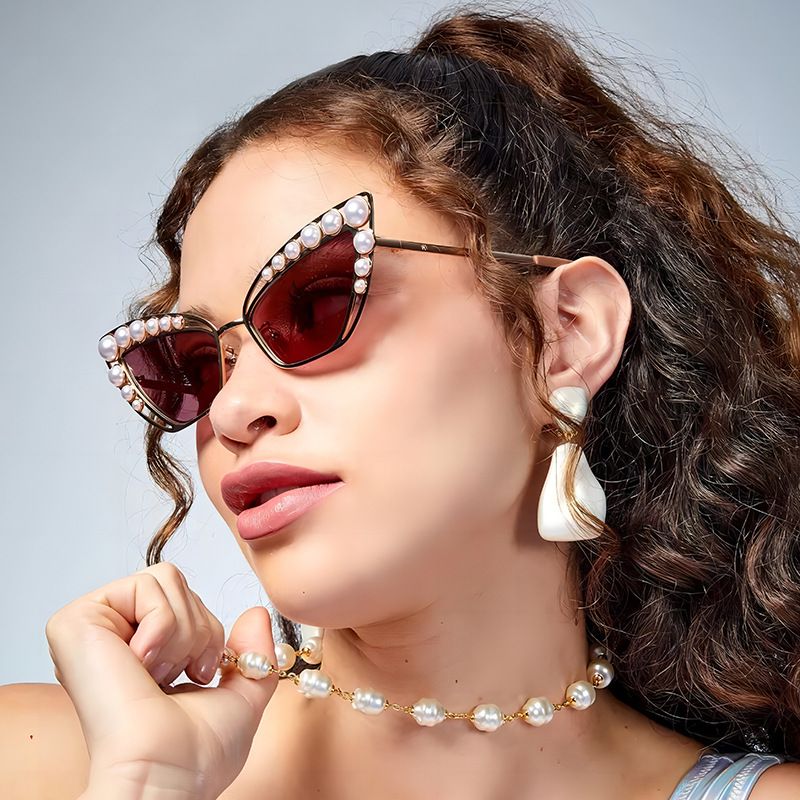 New Vintage Cat Eye Cool Sunglasses with Pearls Women New Stylish Candy Color Shades Trendy Brand Design Decorative Sun Glasses