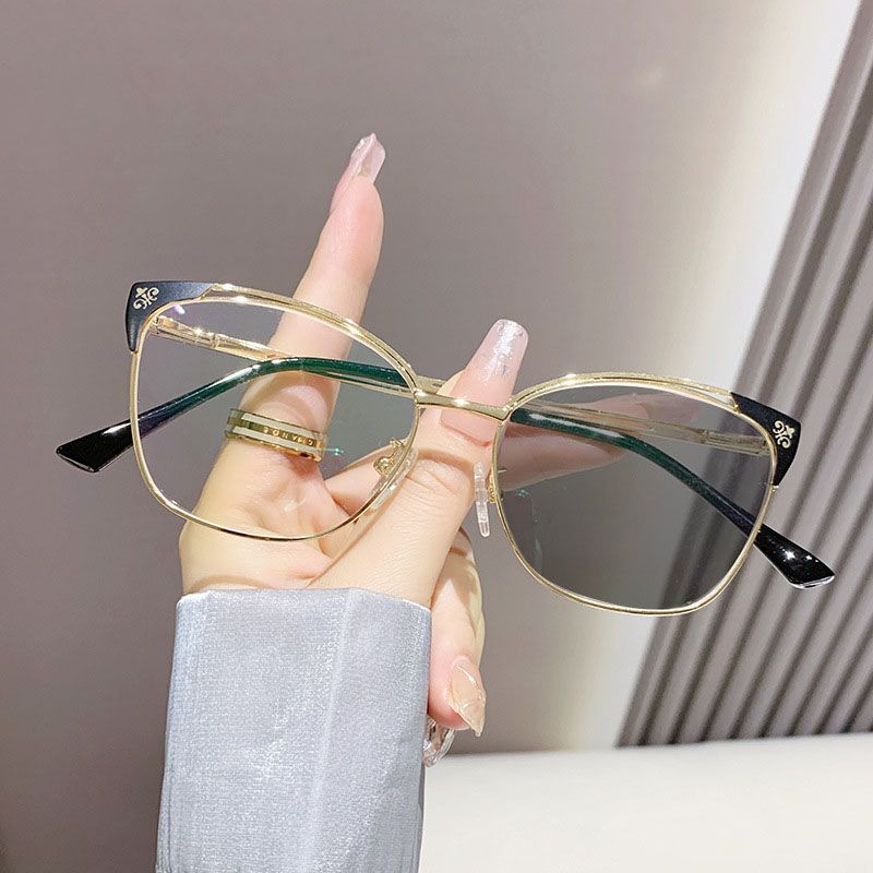 2025 Photochromic Anti-blue Light Glasses Men Fashion Rectangle Semi Rimless Eyewear for Women Office Computer Driving Goggle