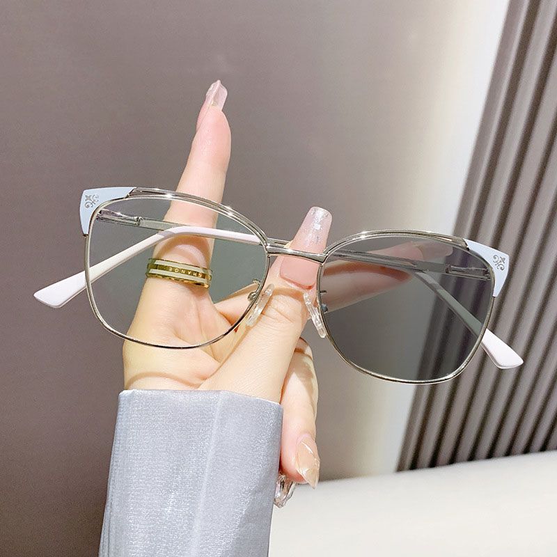 2025 Photochromic Anti-blue Light Glasses Men Fashion Rectangle Semi Rimless Eyewear for Women Office Computer Driving Goggle