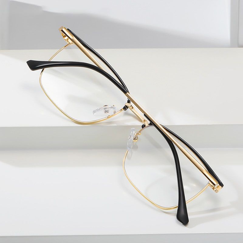 New Metal Vintage Square Optical Eye Glasses Frames Men Women Fashion Classic Business Clear Transparent Frame Eyeglasses Oculos