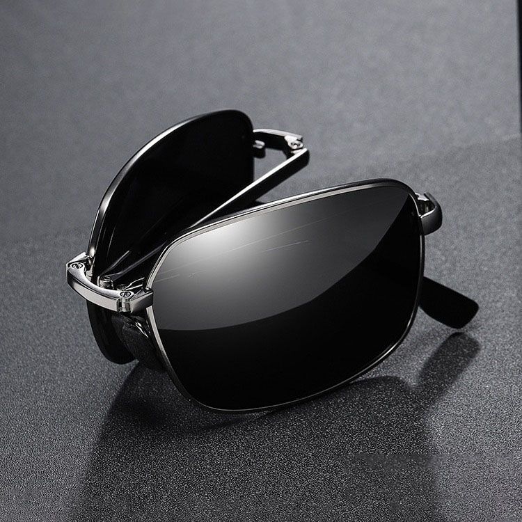 New Portable Folding Sunglasses for Men Women Fashion Square Metal Frame Sunglasses Night Vision Eyewear Driving UV400 Glasses