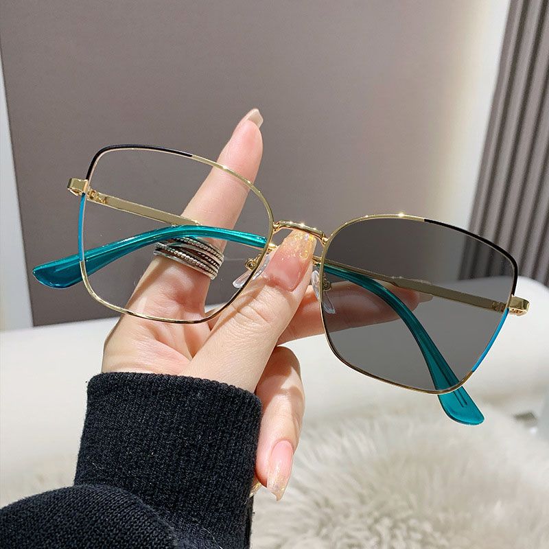 Fashion Trendy Photochromic Cat Eye Glasses Frame For Luxury Women Computer Eyeglasses Outdoor Color Changing UV400 Sunglasses