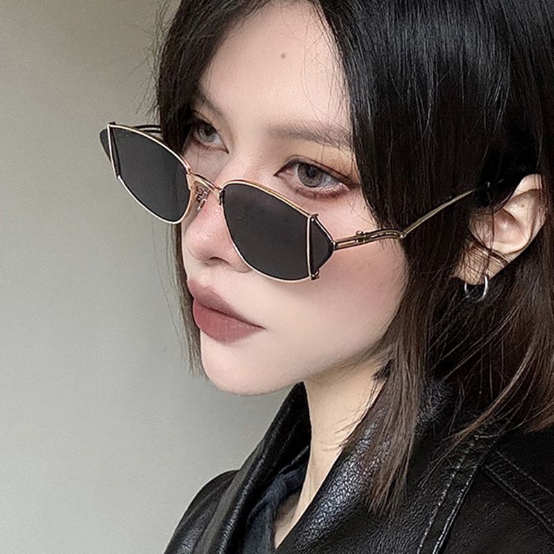 2025 New Metal Cat Eye Women's Sunglasses Trendy Luxury Brand Hollow Triangle Sunglasses Brown Party Luxury Designer Brand