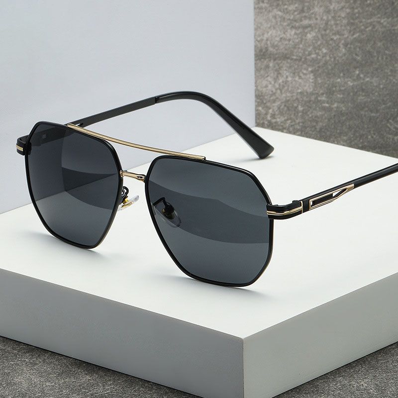 Luxury Metal Photochromic Sunglasses Men Women Fashion Polarized Sun Glasses Stylish Chameleon Anti-glare Driving Shades UV400