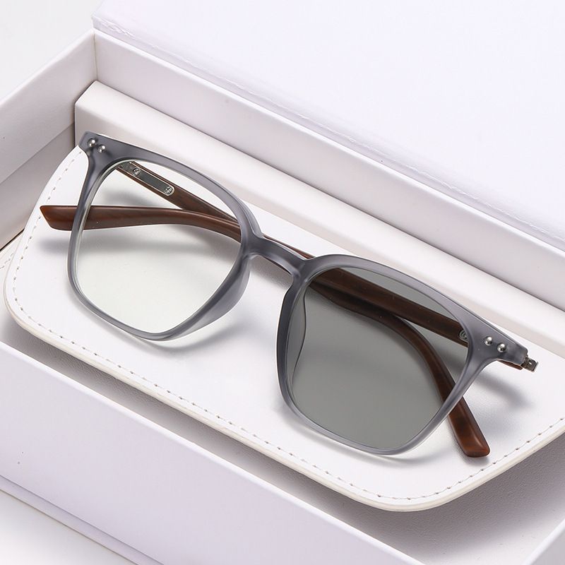 New High Quality TR90 Square Frame Photochromic Glasses Frame Unisex Color Changing Eyeglasses Outdoor Sunglasses For Men Women