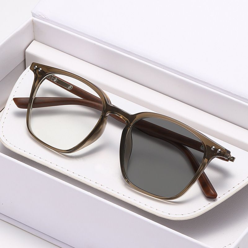 New High Quality TR90 Square Frame Photochromic Glasses Frame Unisex Color Changing Eyeglasses Outdoor Sunglasses For Men Women