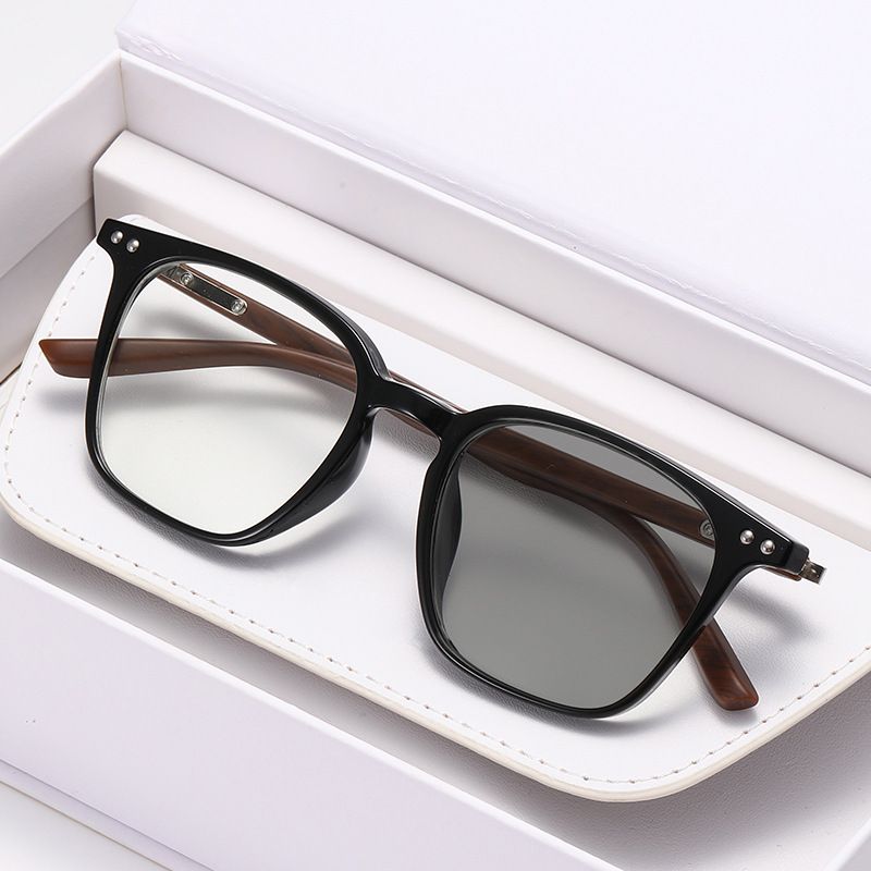 New High Quality TR90 Square Frame Photochromic Glasses Frame Unisex Color Changing Eyeglasses Outdoor Sunglasses For Men Women