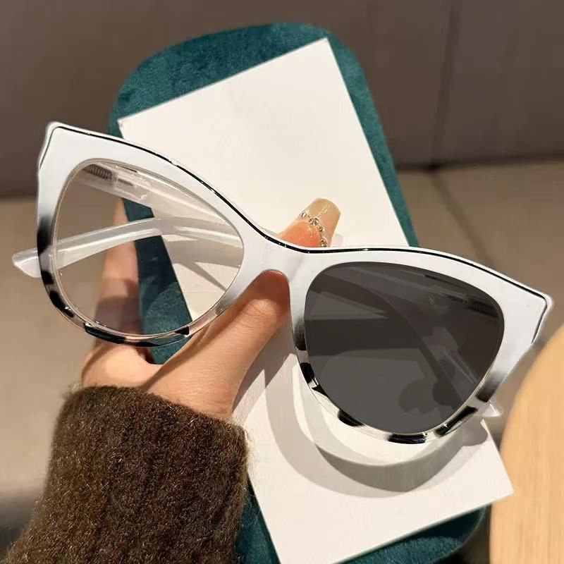 2026 New Fashionable HD Lens Cat Eye Photochromic Lens Women's Glasses Retro High Quality Anti Blue Light Color Blocking Glasses