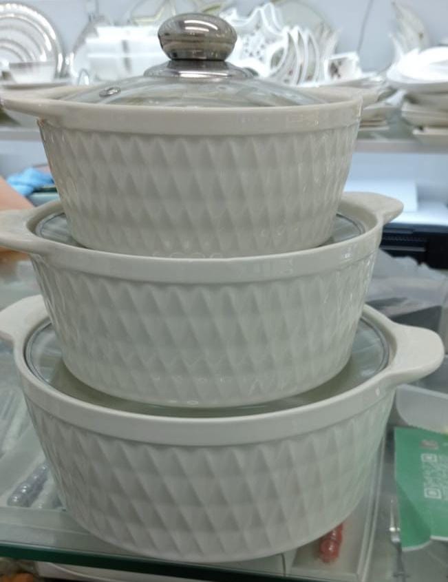 3pcs set ceramic kitchen serving dishes with glass lids....These ceramic serving dishes can be used as serving dishes for prep,salad,pasta,soup and small mixing bowls for cake cookies....Lids keeps fo