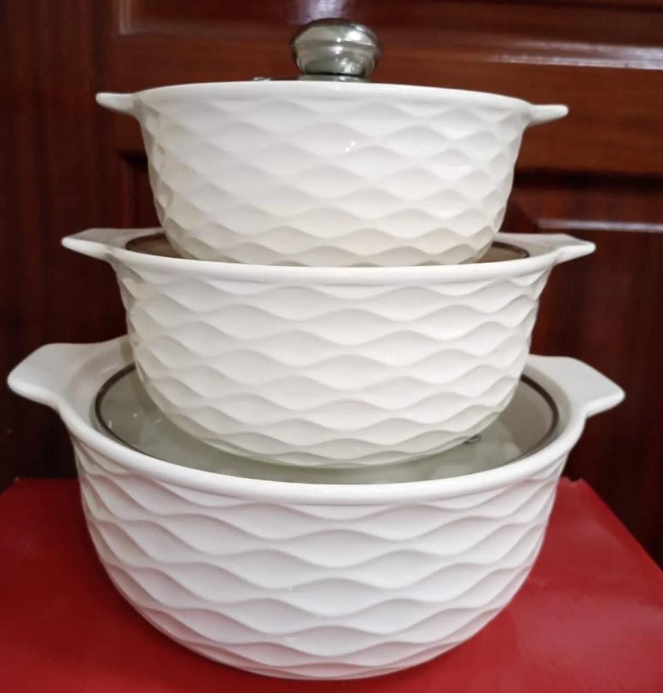 3pcs set ceramic kitchen serving dishes with glass lids....These ceramic serving dishes can be used as serving dishes for prep,salad,pasta,soup and small mixing bowls for cake cookies....Lids keeps fo