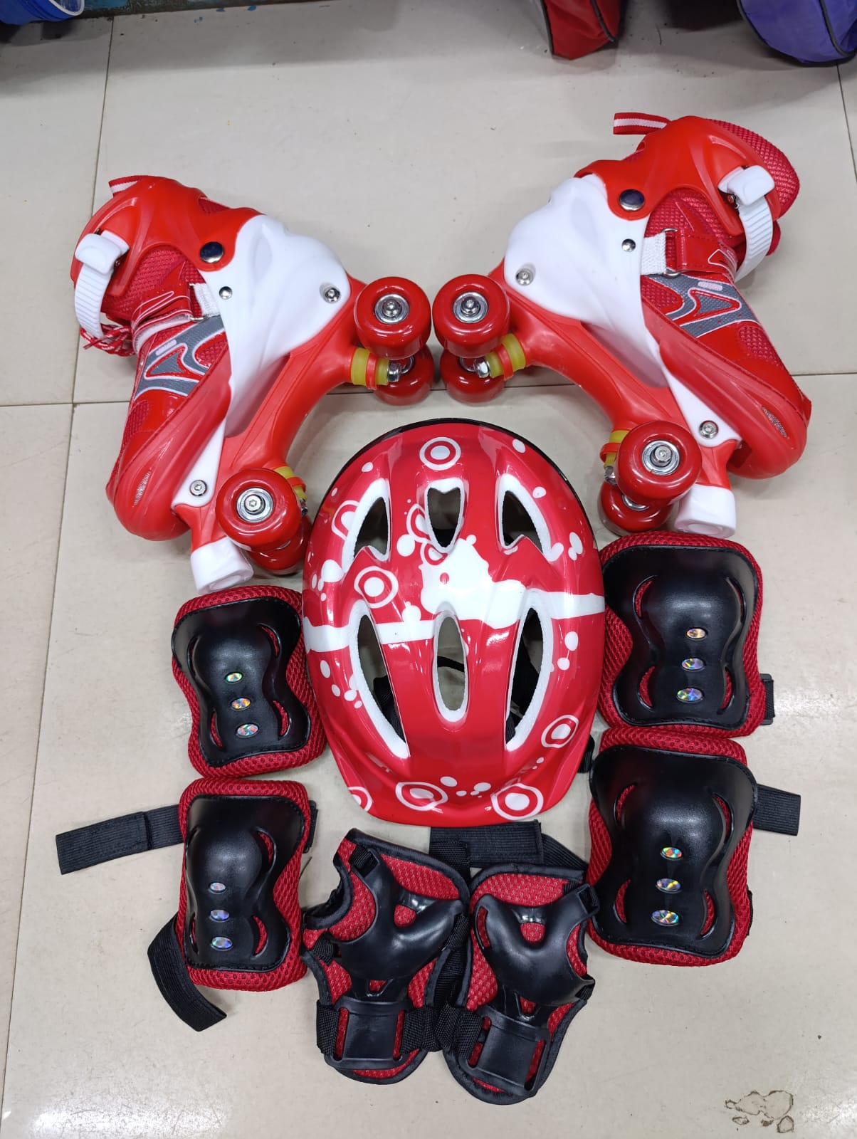 Complete Kit Roller Skates Red quad  -size 31_34 &35_38 skates +hard helmet +guards