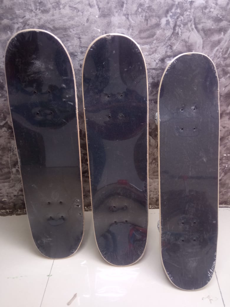 Adult and Teenagers professional Skate board with antislip/grip tape and rubber wheels