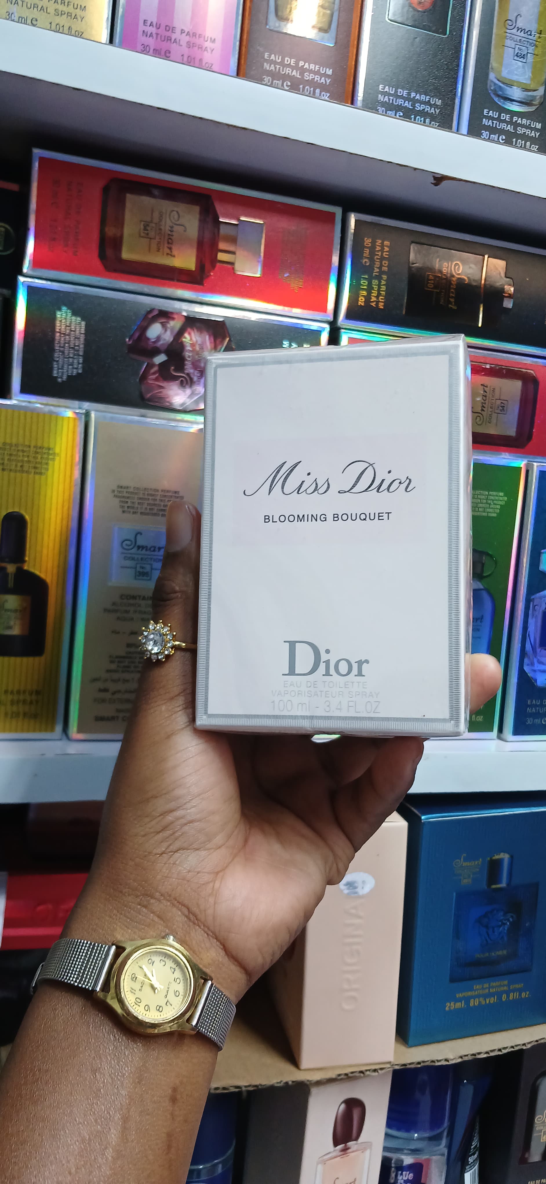 CHRISTIAN DIOR MISS DIOR, FOR WOMEN -100ML EDPMiss Dior was launched in 2021. The nose behind this fragrance is Francois Demachy. It is embroidered with a myriad of colorful specks to reflect the flow