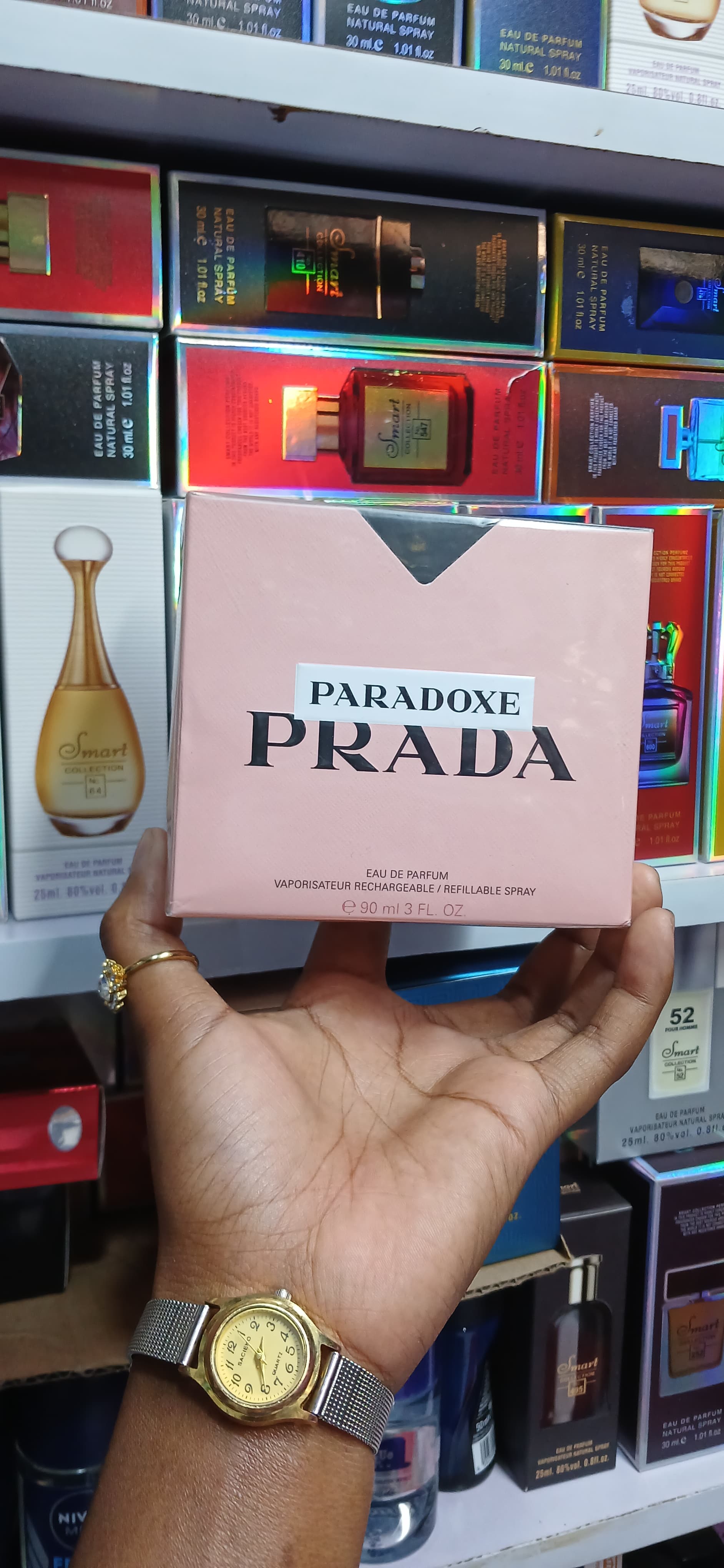 Prada paradoxe perfume Prada Paradoxe is described as a predominantly floral, feminine fragrance with prominent notes of orange blossom, jasmine, and pear, giving a sweet, slightly citrusy opening tha
