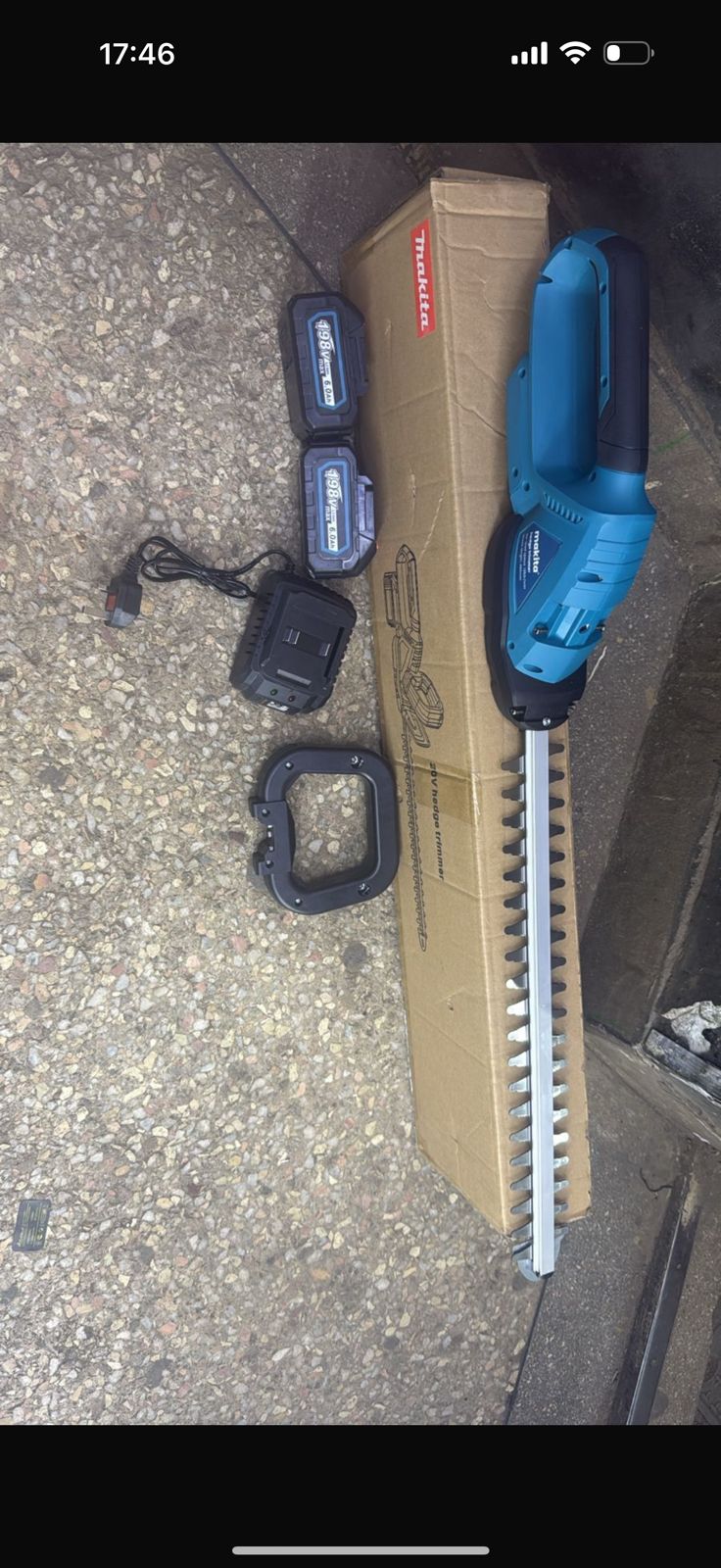 Makita hedge trimmer 198 volts Cordless hedge Trimmer Makita
